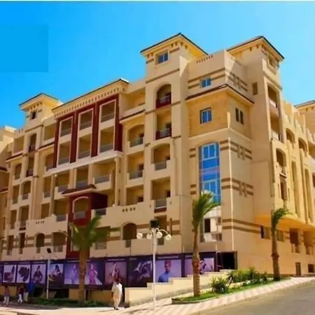 غرفه فندقيه فيو بحر ويوجد ٣ مسبح